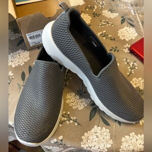 Skechers GogoMax Grey Silver Slip-ons. NIB size 9.5 medium